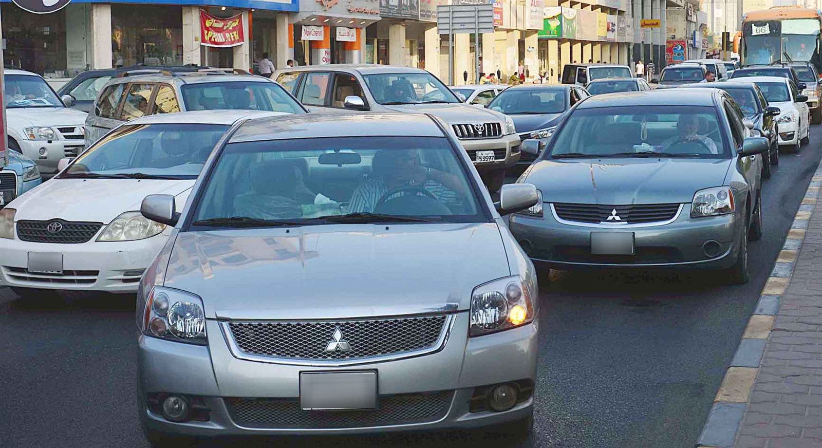 محاصر من كل اتجاه