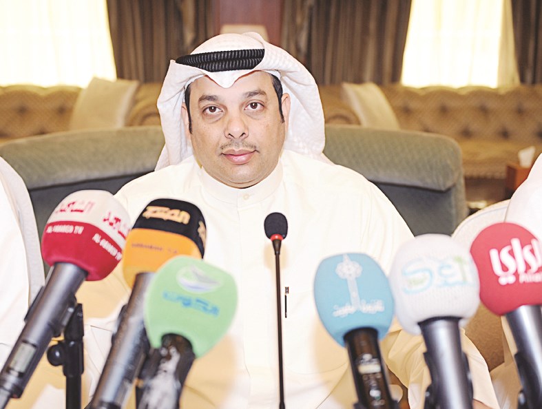 u0627u0644u0635u0627u0646u0639 u0645u062au062du062fu062bu0627u064b u0644u0644u0635u062du0627u0641u064au064au0646 (u062au0635u0648u064au0631 u0637u0627u0631u0642 u0639u0632 u0627u0644u062fu064au0646)