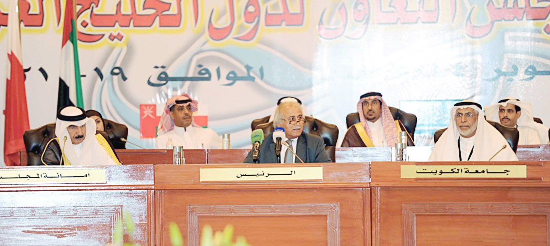 u0639u0628u062fu0627u0644u0644u0637u064au0641 u0627u0644u0628u062fu0631 u0645u062au062du062fu062bu0627u064b u0641u064a u0627u0644u0627u062cu062au0645u0627u0639 (u062au0635u0648u064au0631 u0637u0627u0631u0642 u0639u0632 u0627u0644u062fu064au0646)