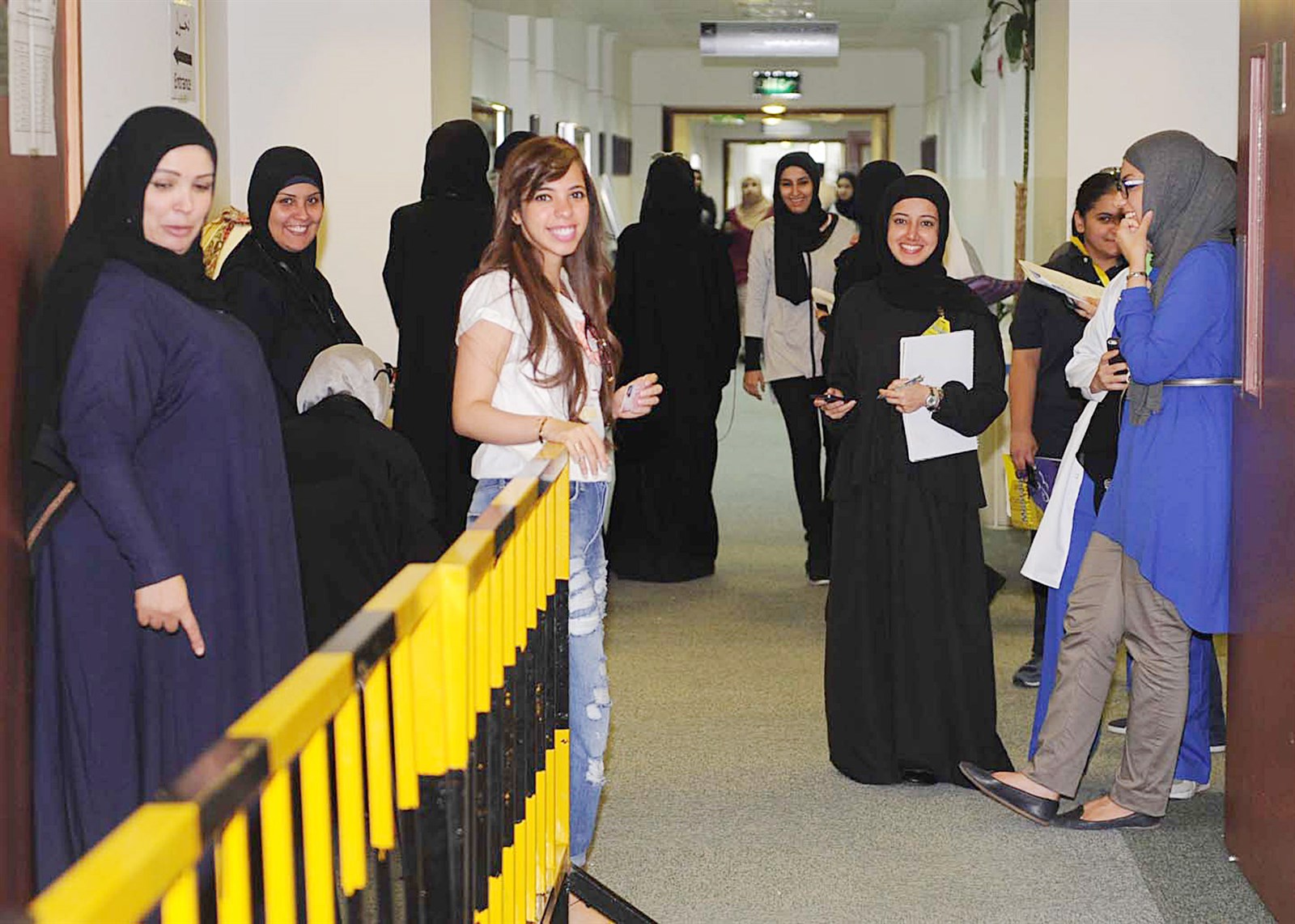 u062du0636u0648u0631 u0637u0627u063a u0644u0644u0637u0627u0644u0628u0627u062a    (u062au0635u0648u064au0631 u0633u0639u062f u0647u0646u062fu0627u0648u064a)