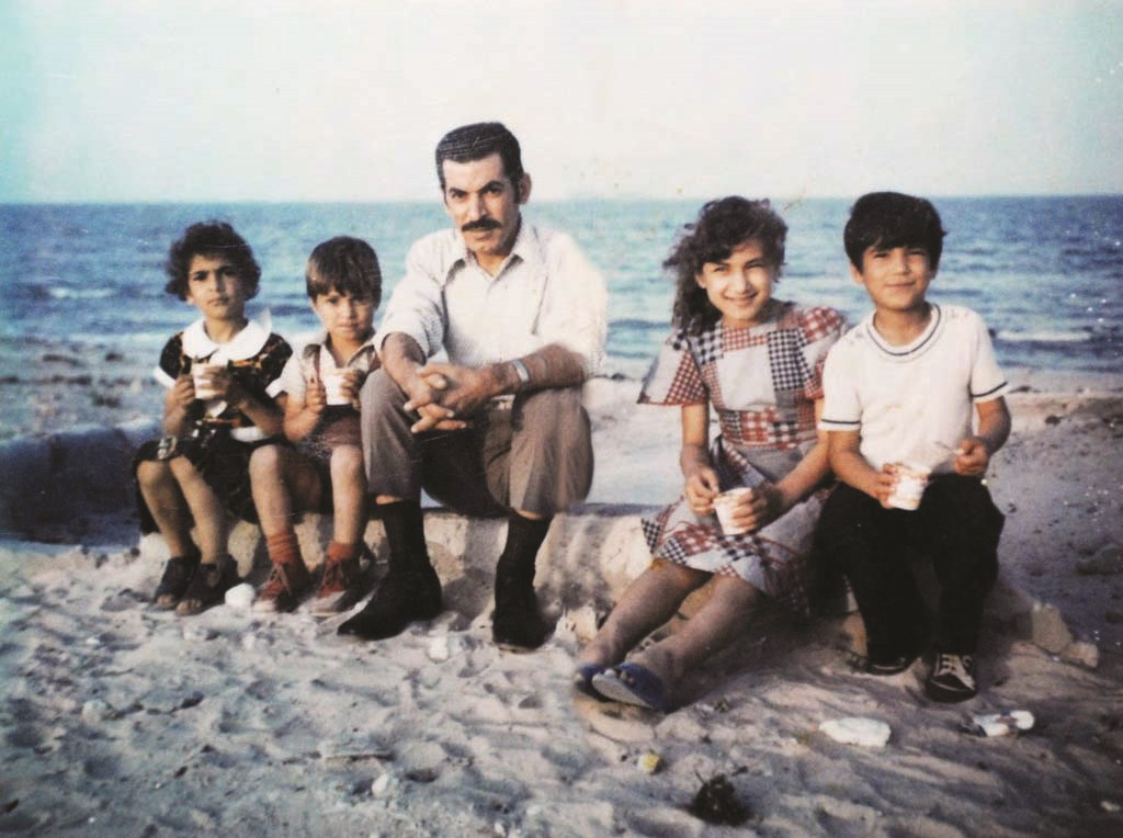 مع أولاده في الصغر