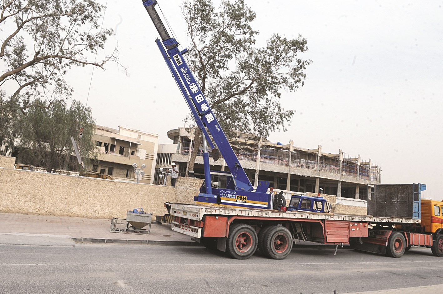 عمليات إعادة البناء والترميم مستمرة في قصر السلام