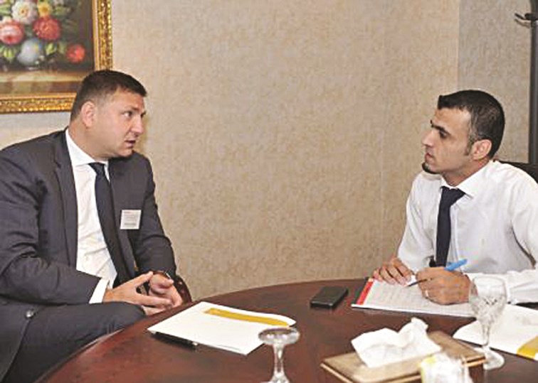 تيموشن إنجين متحدثاً لـ»الراي» (تصوير سعد هنداوي)