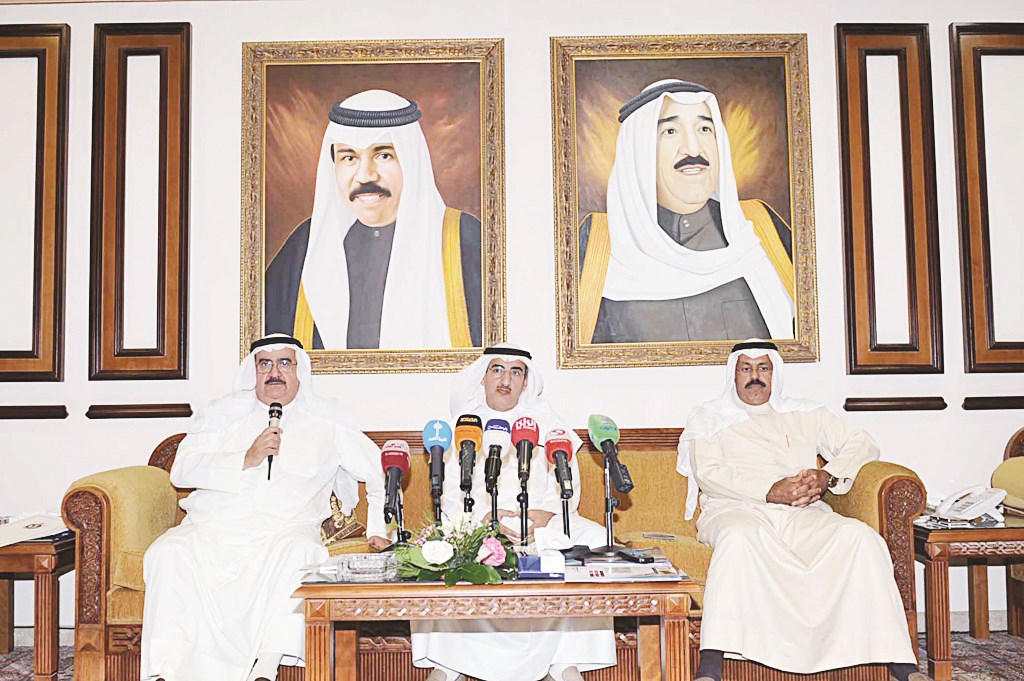 الوزير ومحافظا العاصمة وحولي