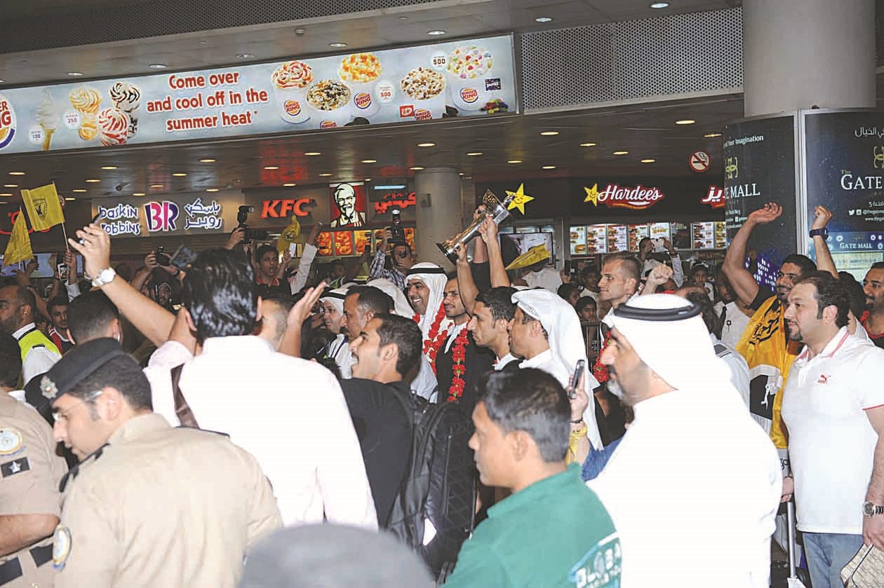 الشيخ خالد الفهد وبدر المطوع يتقدمان الواصلين