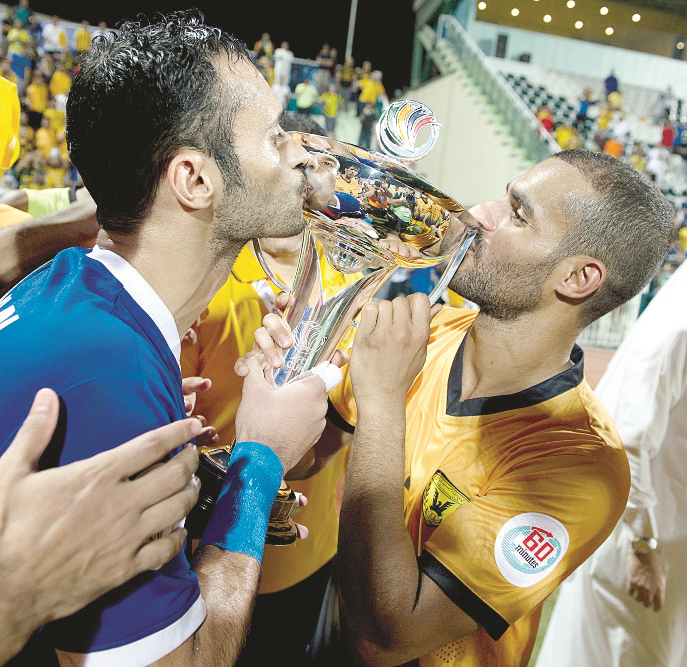 u0627u0644u0645u0637u0648u0639 u0648u0627u0644u062eu0627u0644u062fu064a u064au0642u0628u0644u0627u0646 u0627u0644u0643u0623u0633 u0627u0644u063au0627u0644u064au0629 (u0623u0632u0631u0642 u062fu0648u062a u0643u0648u0645)