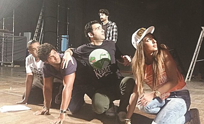 خلال بروفات «قصر الساعات»