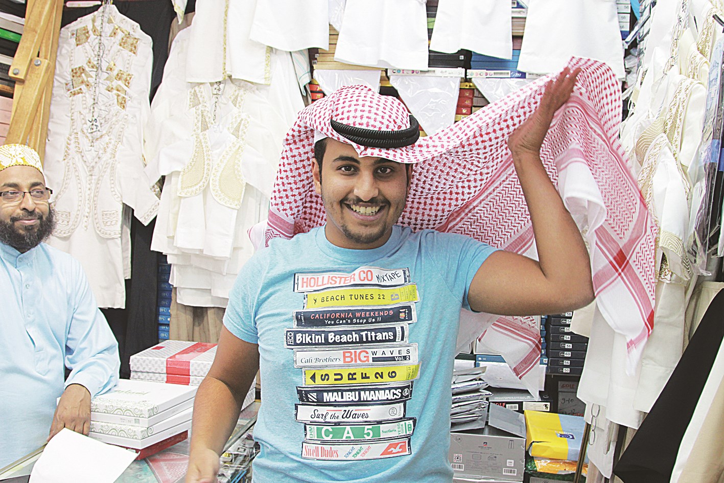 عبدالرحمن المنيفي ... شماغ وعقال مع «تي شيرت»