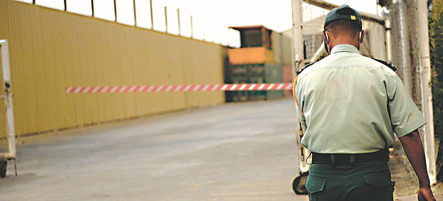 u0623u0645u0627u0645 u00abu0627u0644u0645u0646u0637u0642u0629 u0627u0644u062du0631u0629u00bb... u00abu0623u0645u0646u0627u0646u00bb (u062au0635u0648u064au0631 u0646u0627u064au0641 u0627u0644u0639u0642u0644u0629)