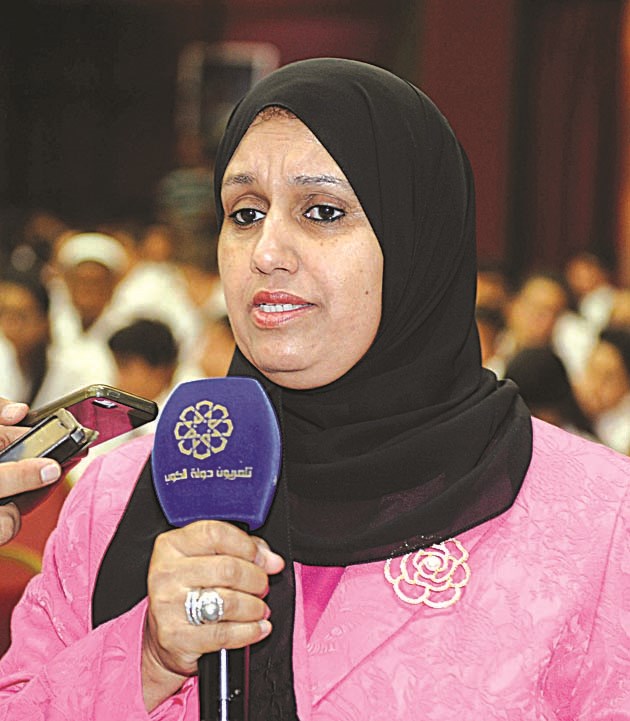 نائلة السداح ملقية كلمتها