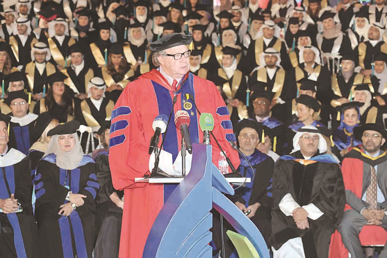 بيتس يلقي كلمته