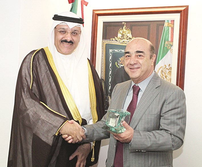 u0648u0632u064au0631 u0627u0644u0639u062fu0644 u0627u0644u0645u0643u0633u064au0643u064a u0645u0639 u0627u0644u0633u0641u064au0631 u062du064au0627u062a