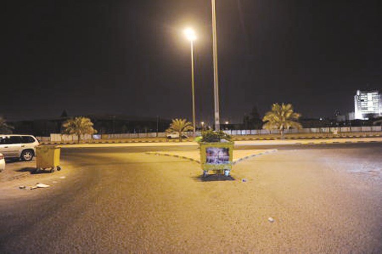 حاوية في مفترق الطريق  (تصوير طارق عزالدين)