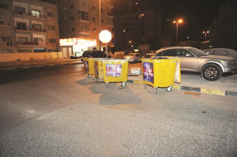 ...وتضيّق الطريق على المارة في السالمية