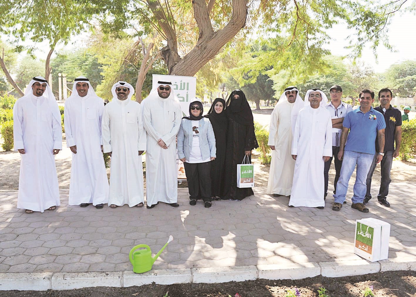 لقطة جماعية للمشاركين في يوم التخضير