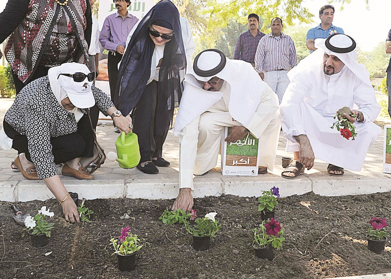 u0632u0631u0639 u0627u0644u0648u0631u0648u062f u0641u064a u062du062fu064au0642u0629 u0645u0634u0631u0641 u0628u0645u0646u0627u0633u0628u0629 u064au0648u0645 u0627u0644u062au062eu0636u064au0631