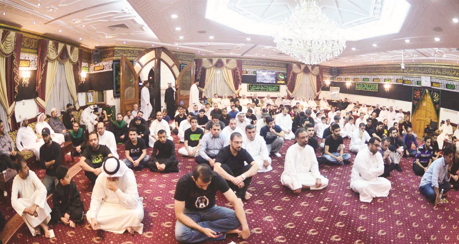 داخل إحدى الحسينيات