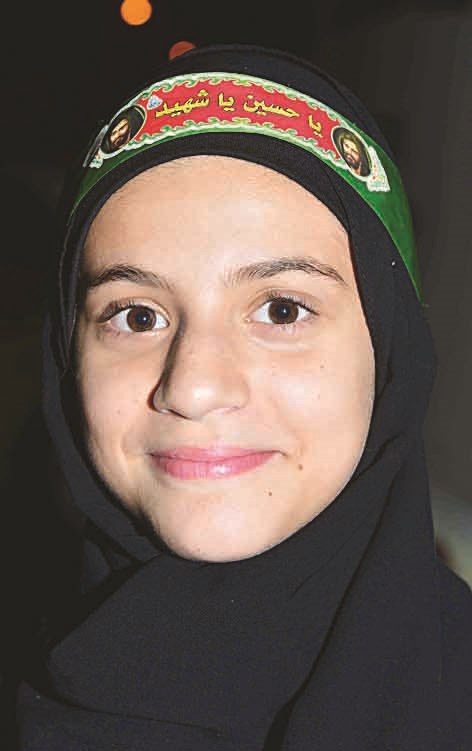 طفلة بين المشاركين