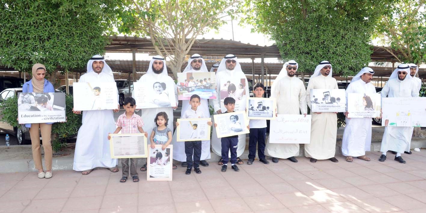 الأطفال وآباؤهم يعتصمون (تصوير زكريا عطية)