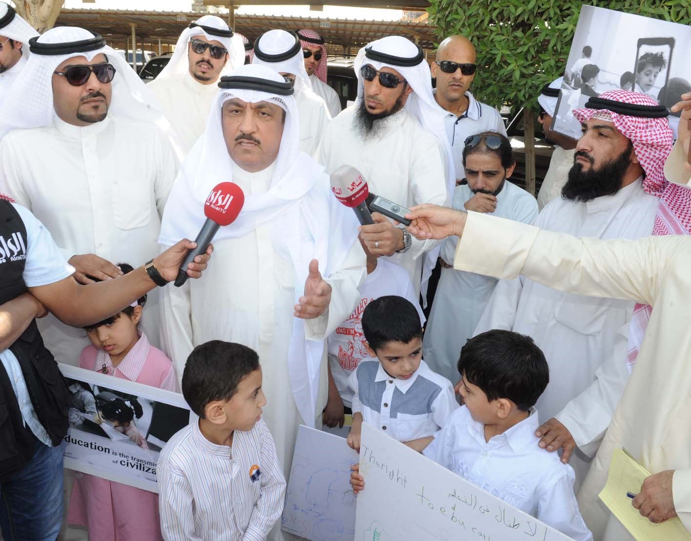 البراك متحدثاً في الاعتصام