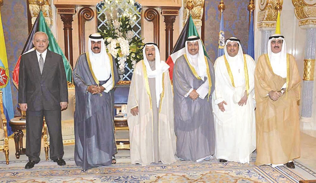 سموالأمير متوسطاً ولي العهد والمبارك والوزيرين