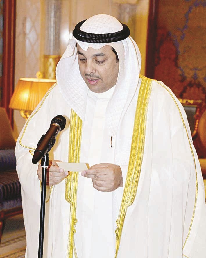 الصانع يؤدي اليمين