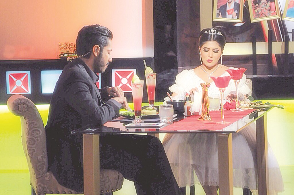 ملاك وصالح الراشد يتناولان وجبة العشاء