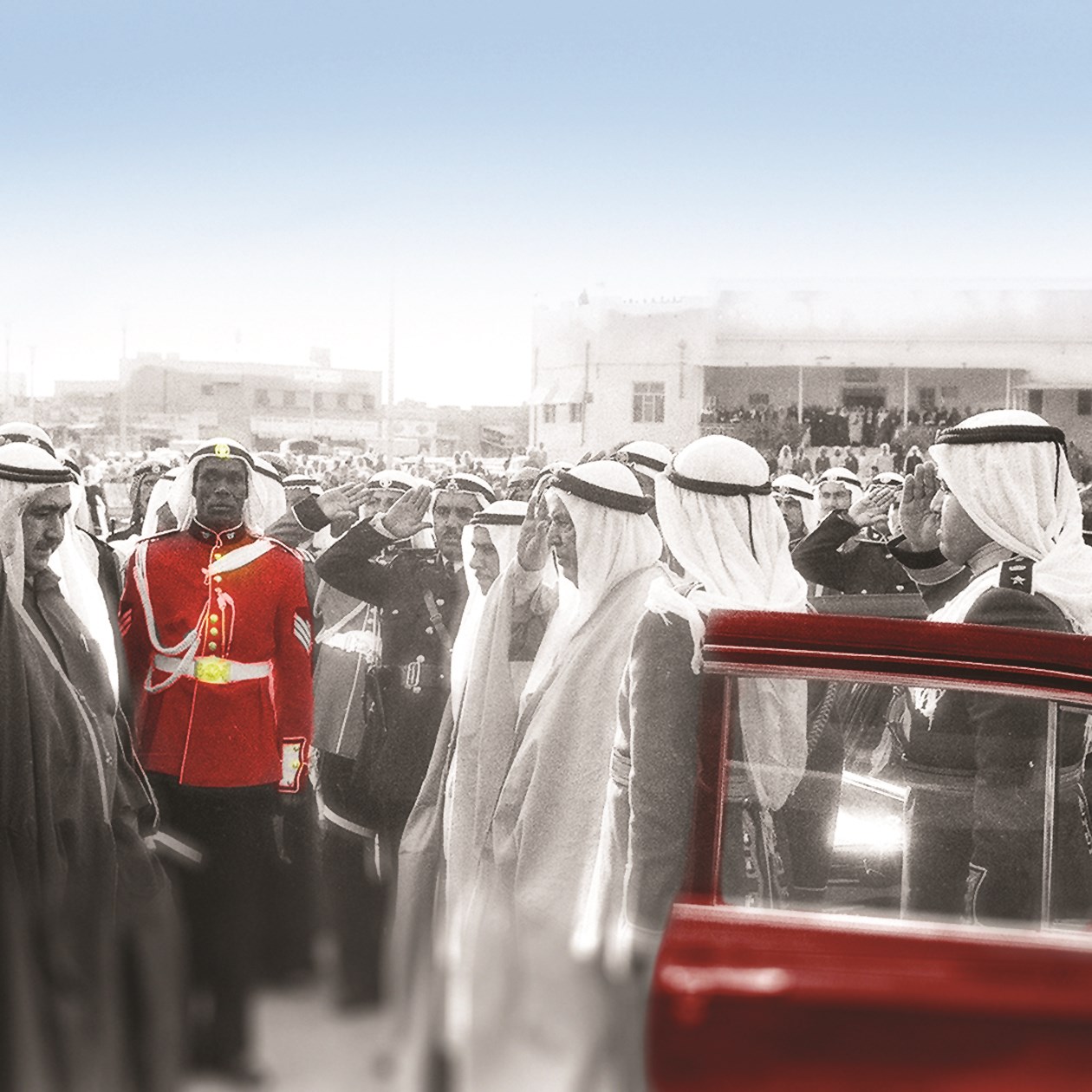 صورة أرشيفية للحرس القديم في استقبال (أبو الدستور) الراحل الشيخ عبدالله السالم