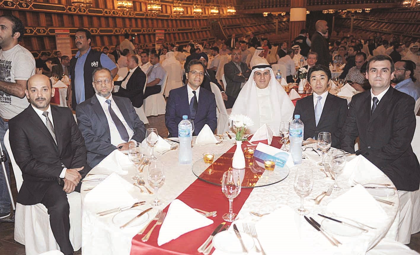 u0645u062fu064au0631u0648 u0627u0644u0645u062cu0645u0648u0639u0629 u062eu0644u0627u0644 u0627u0644u0645u0644u062au0642u0649  (u062au0635u0648u064au0631 u0637u0627u0631u0642 u0639u0632u0627u0644u062fu064au0646)