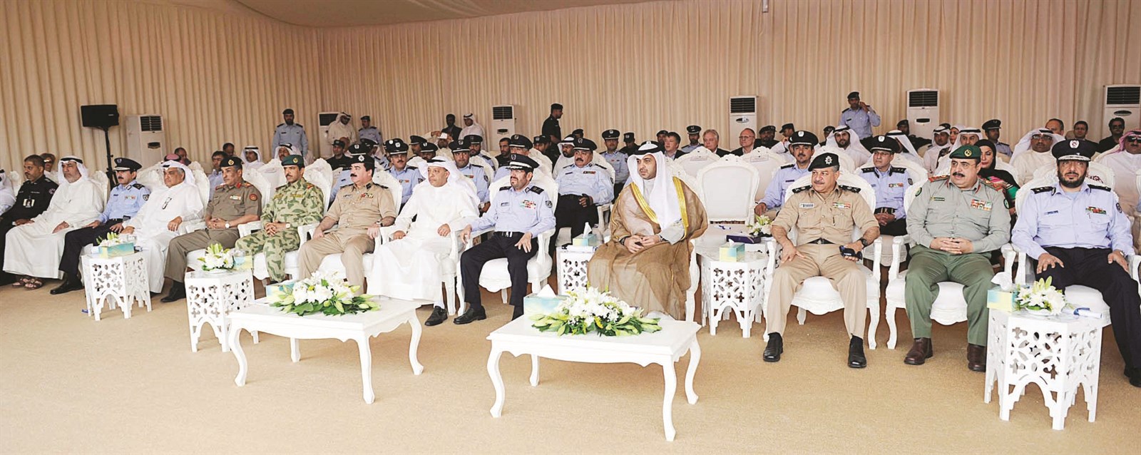 العبدالله وقيادات «الإطفاء» وممثلو «الحرس» و«الدفاع» و«الداخلية»