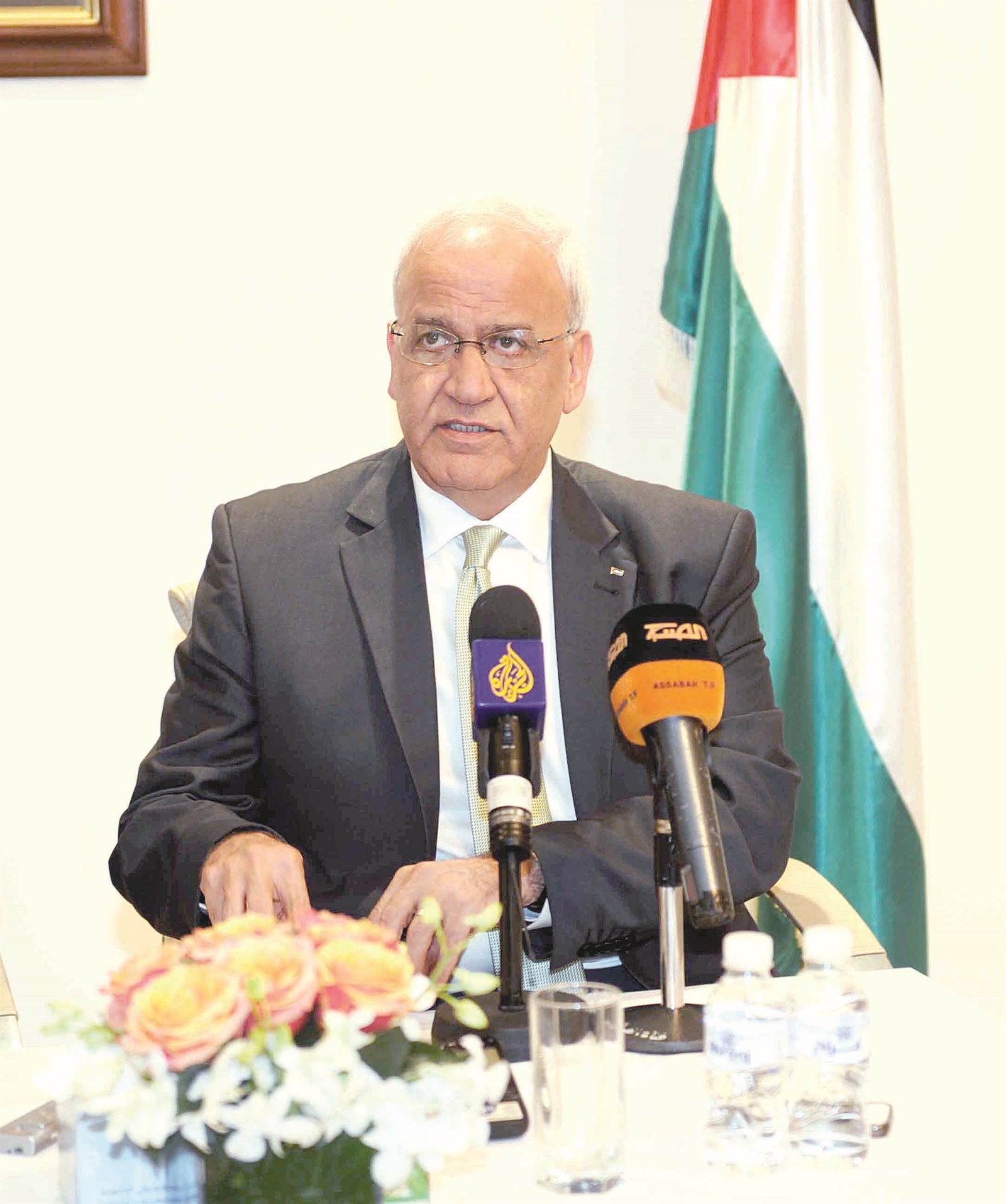 u0639u0631u064au0642u0627u062a u0645u062au062du062fu062bu0627u064b u0641u064a u0627u0644u0645u0624u062au0645u0631 u0627u0644u0635u062du0627u0641u064a (u062au0635u0648u064au0631 u0637u0627u0631u0642 u0639u0632u0627u0644u062fu064au0646)