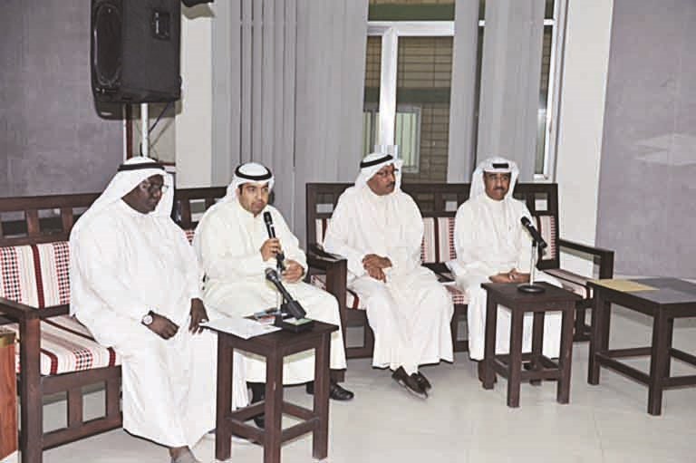 صالح حمدان ومشاري الحمود ويوسف الرشيد وفهد الفرس خلال الأمسية الثقافية