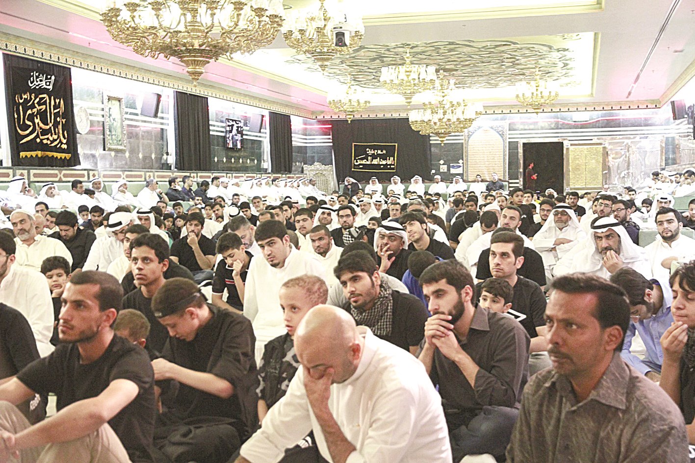 الحضور في حسينية عقيلة الطالبيين