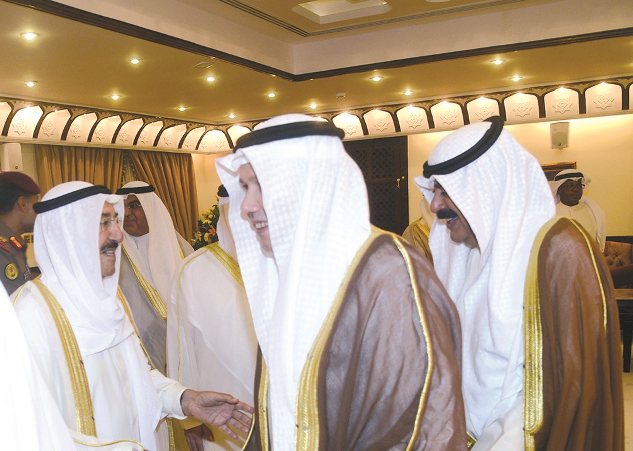 ... وسموه متلقيا التهئنة من احمد الفهد وخالد الجارالله