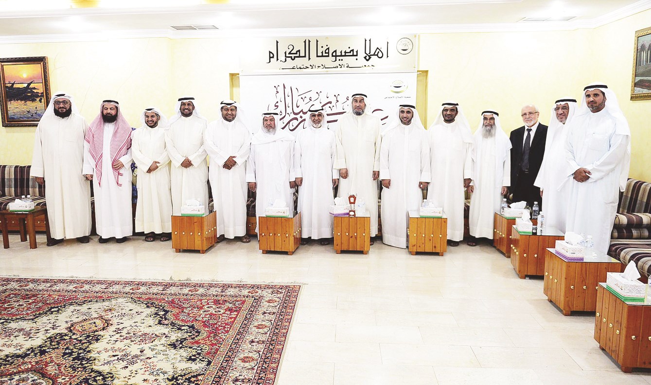 لقطة تذكارية لعدد من الحضور  (تصوير أسعد عبدالله)