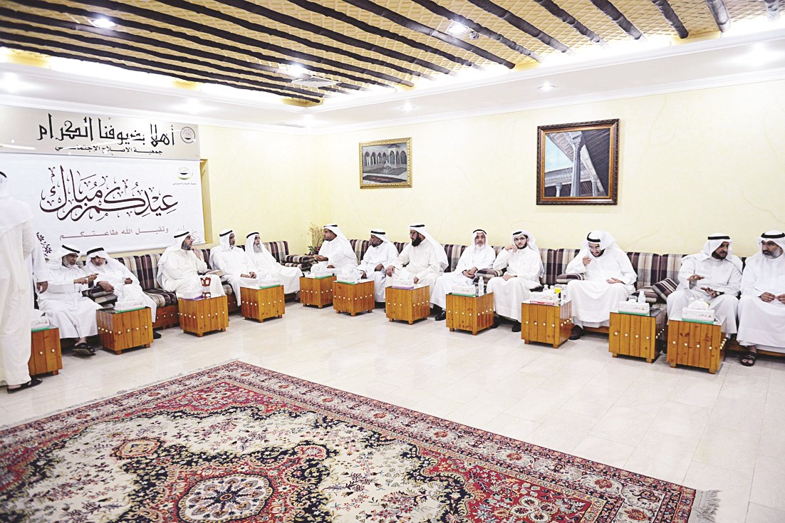 جانب من المهنئين