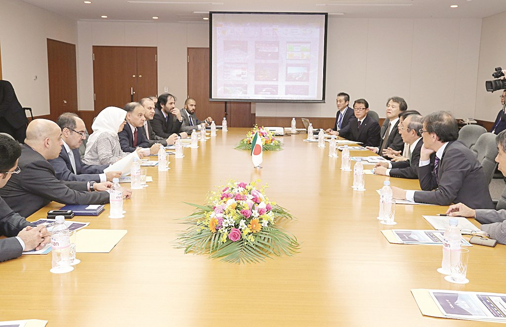 ... ومجتمعة مع رئيس وكالة النهضة العمرانية اليابانية