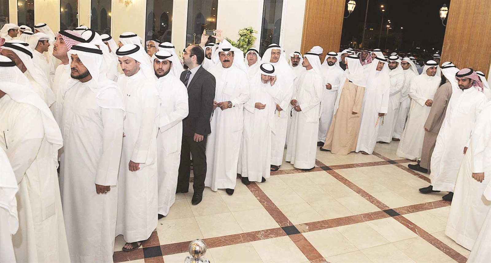 حشد من المهنئين