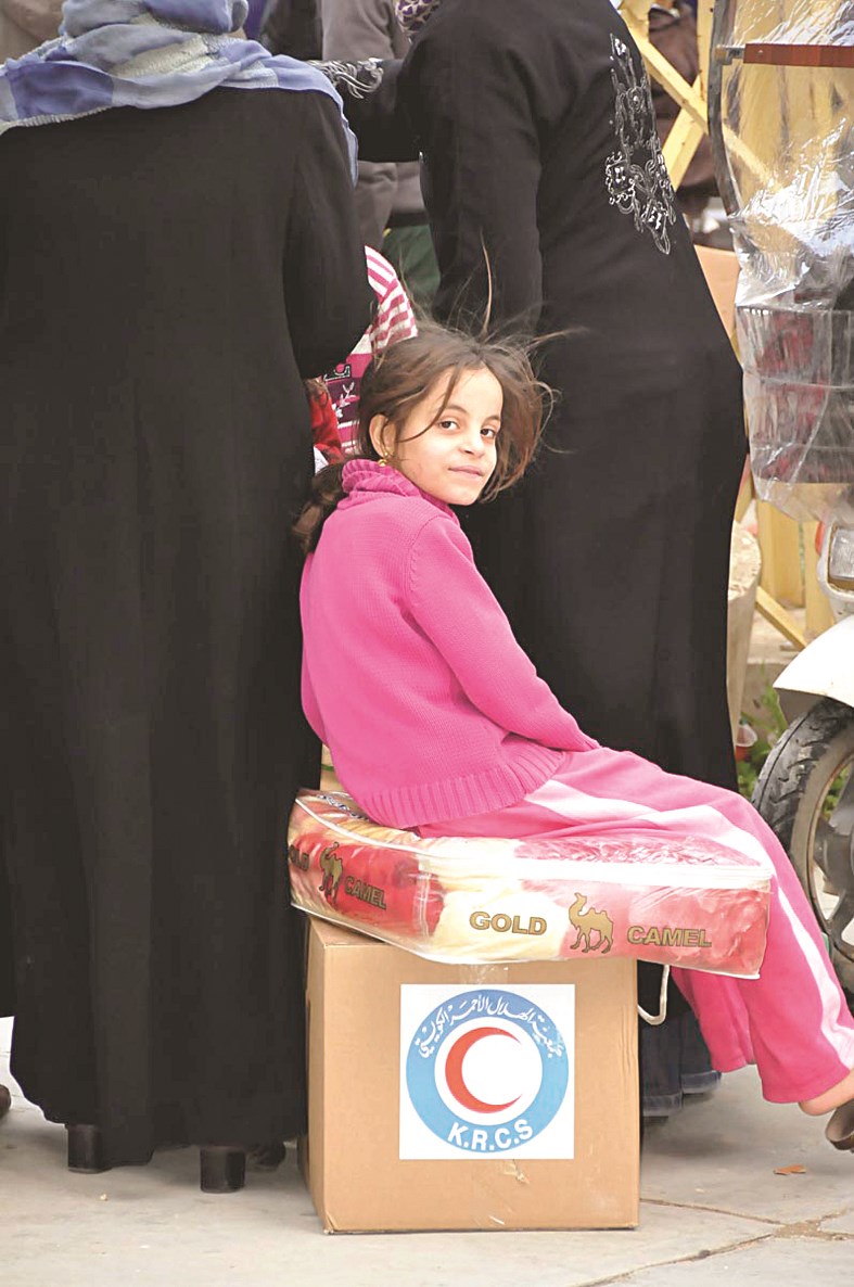 u0637u0641u0644u0629 u0633u0648u0631u064au0629 u0623u062bu0646u0627u0621 u062au0648u0632u064au0639 u0627u0644u0645u0633u0627u0639u062fu0627u062a