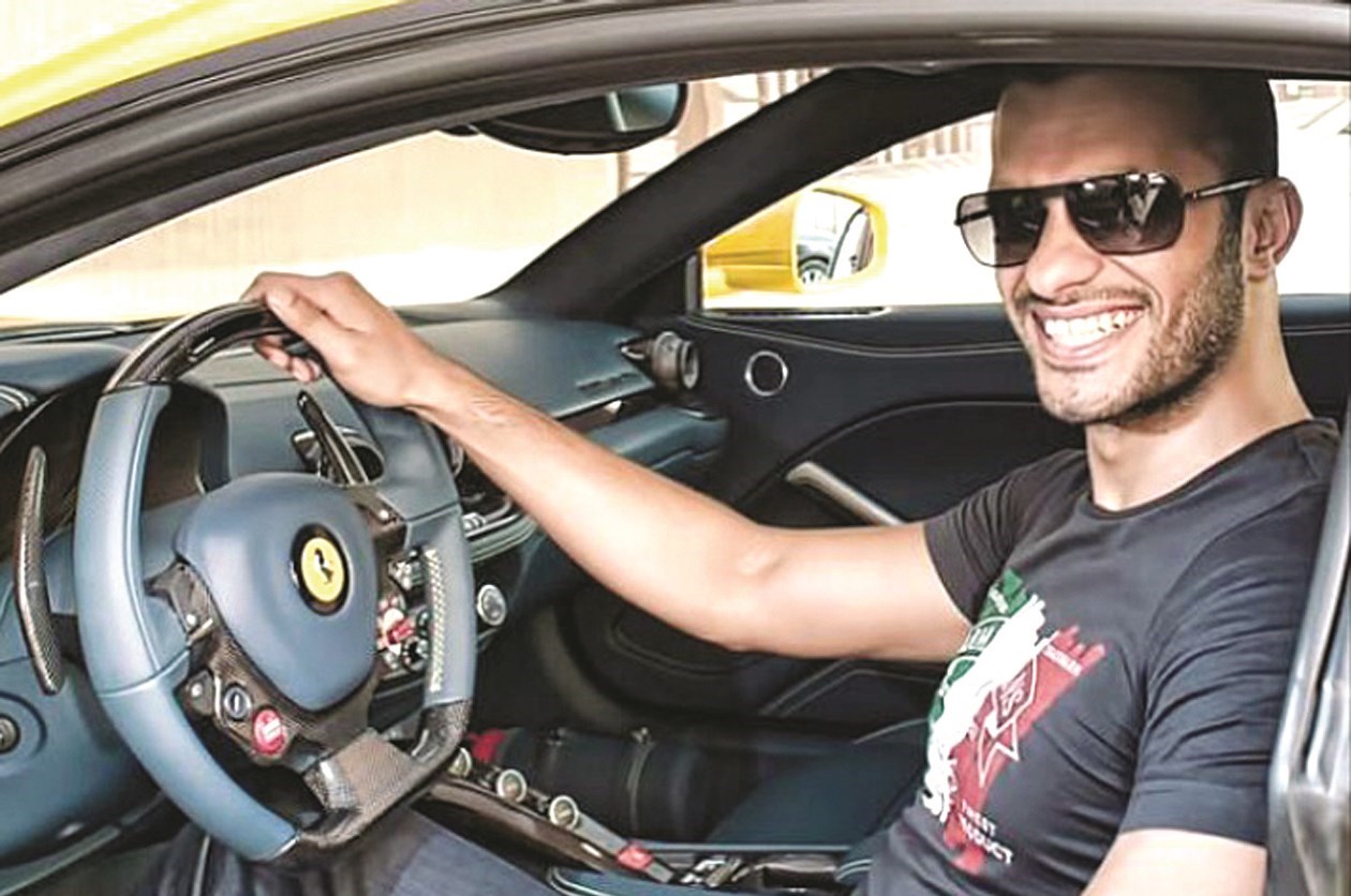 الخالدي في سيارته «الفيراري»