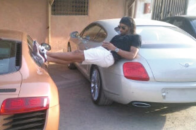 ... وفهد العنزي مع سيارته «البنتلي»