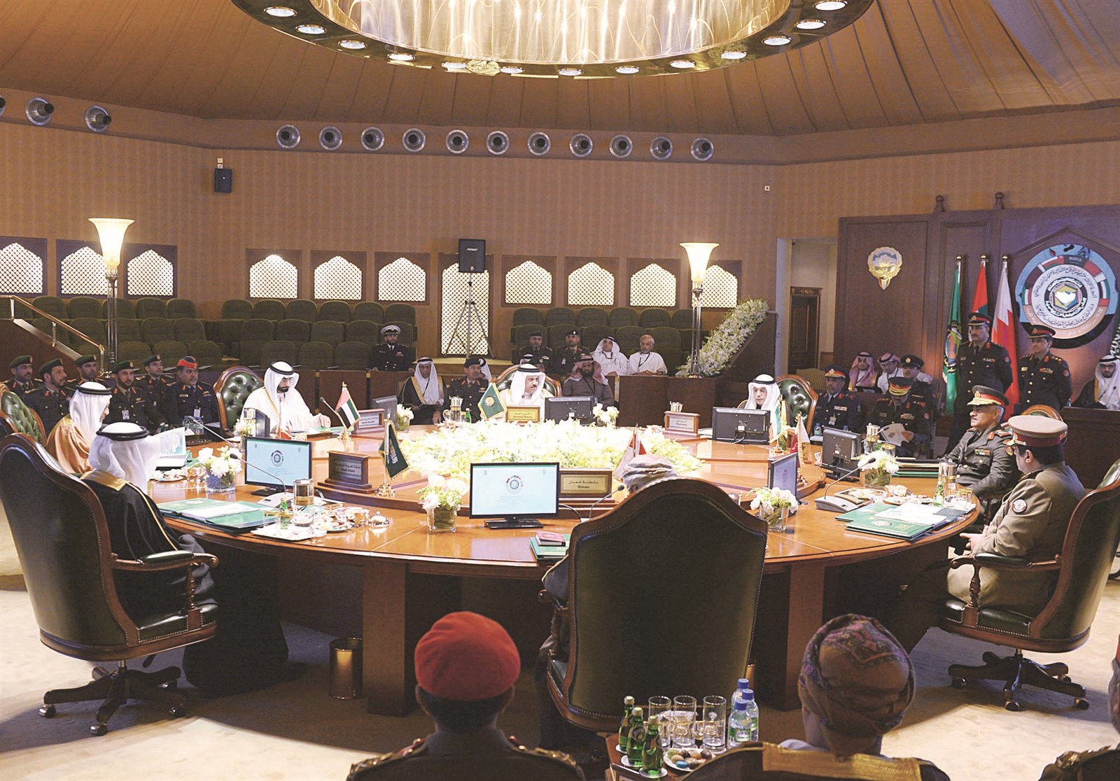 جانب من الاجتماع        (تصوير أسعد عبدالله)