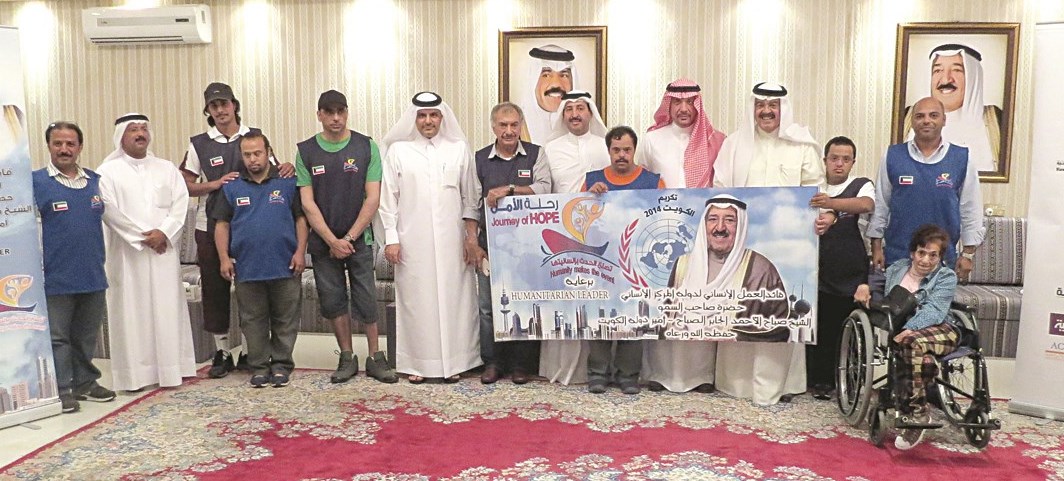 u0644u0642u0637u0629 u0644u0623u0639u0636u0627u0621 u0631u062du0644u0629 u0642u0627u0631u0628 u0627u0644u0623u0645u0644 u0645u0639 u0623u0639u0636u0627u0621 u0627u0644u0642u0646u0635u0644u064au0629 u0641u064a u062fu0628u064a