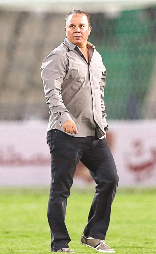 شوقي غريب في موقف صعب