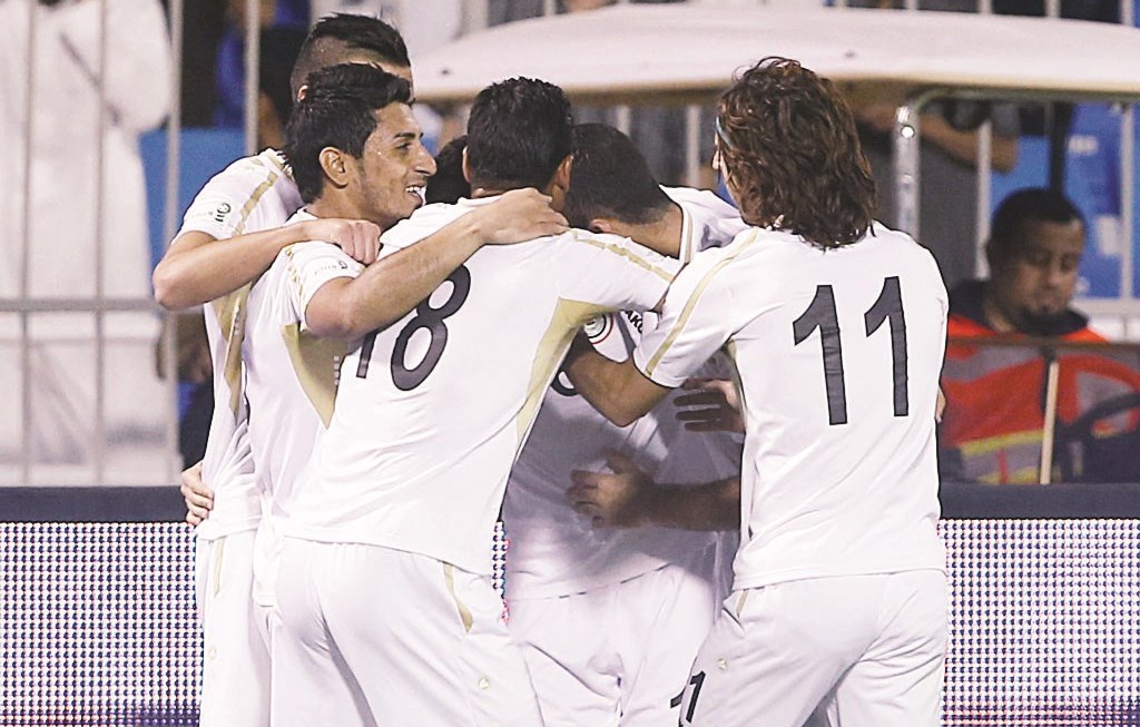 فرحة لاعبي العراق بتسجيل هدف في عمان