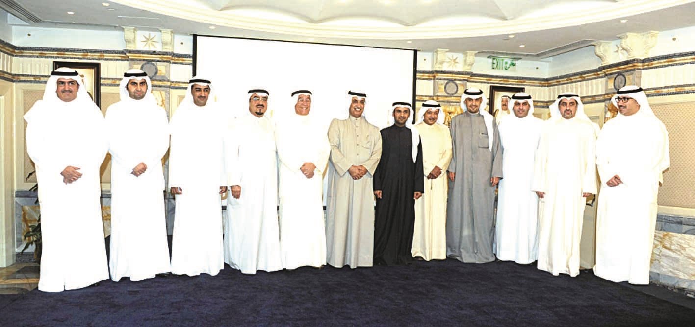 المدعج والصالح يتوسطان المكرمين