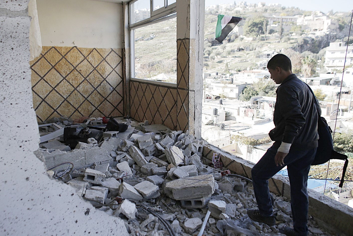 u0623u062du062f u0623u0642u0627u0631u0628 u0627u0644u0641u0644u0633u0637u064au0646u064a u0639u0628u062f u0627u0644u0631u062du0645u0646 u0634u0627u0644u0648u062fu0647 u062fu0627u062eu0644 u0645u0646u0632u0644u0647 u0641u064a u0627u0644u0642u062fu0633 u0627u0644u0634u0631u0642u064au0629 u0628u0639u062f u0647u062fu0645u0647 u0623u0645u0633 (u0627 u0641 u0628)