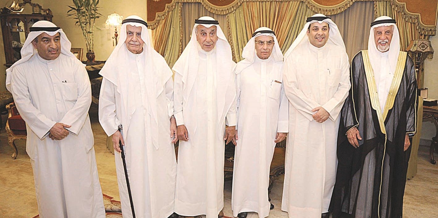 u0627u0644u0635u0627u0646u0639 u0645u062au0648u0633u0637u0627u064b u0639u062fu062fu0627u064b u0645u0646 u0627u0644u0645u0647u0646u0626u064au0646 u0641u064a u062fu064au0648u0627u0646u0647 (u062au0635u0648u064au0631 u0646u0627u064au0641 u0627u0644u0639u0642u0644u0629)