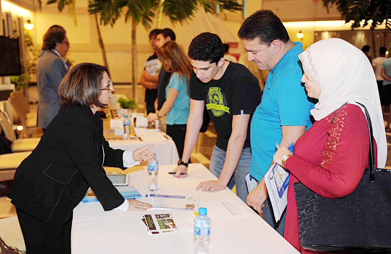 طلبة يستفسرون عن نظام الدراسة في الولايات المتحدة الأميركية