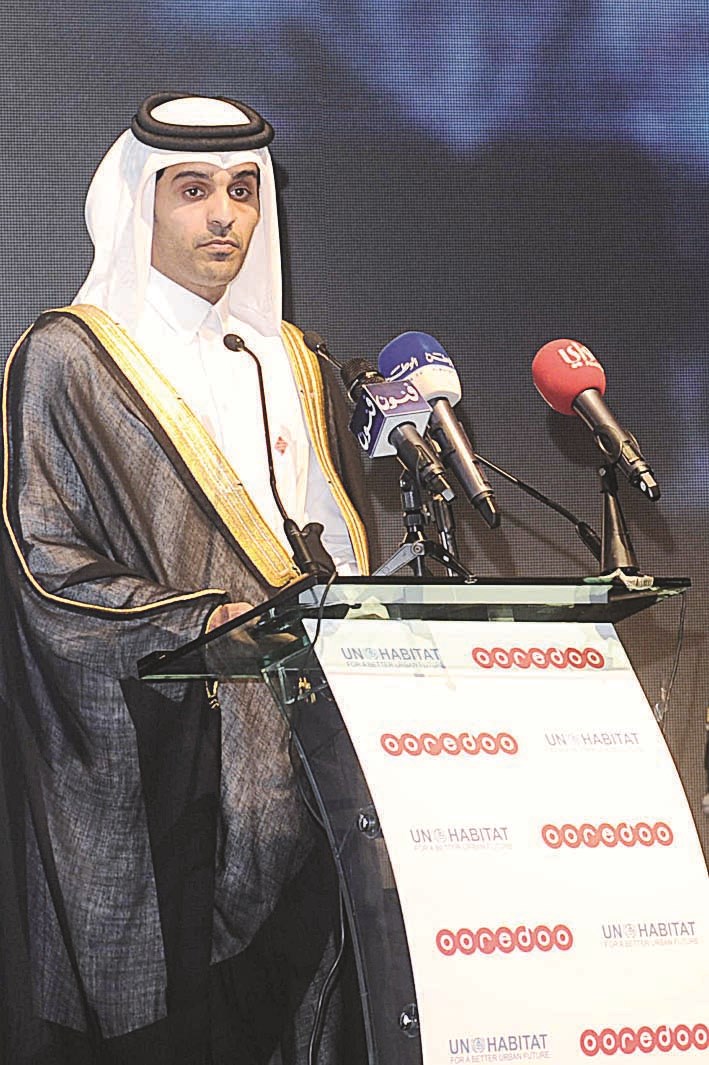 الشيخ محمد بن عبدالله آل ثاني ملقياً كلمته في المناسبة